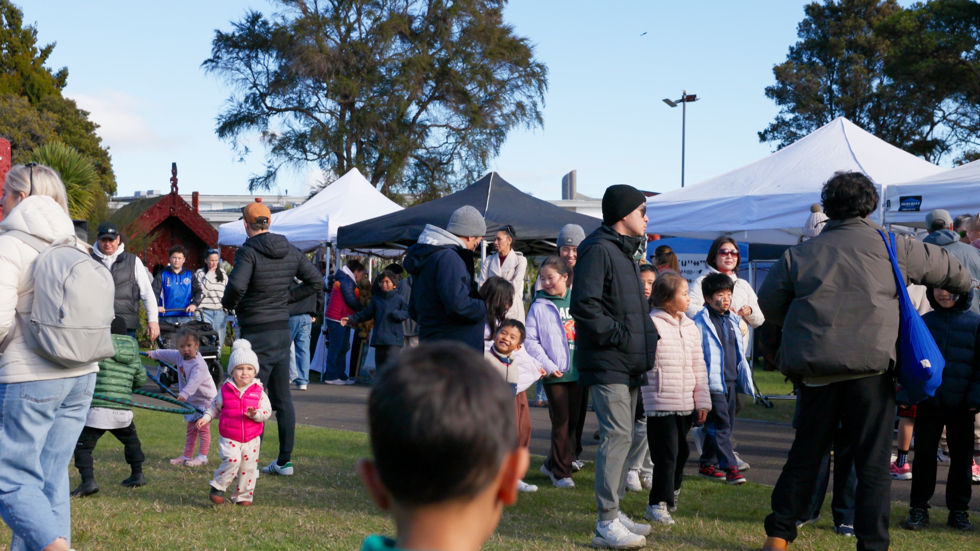 Manuhiri enjoying the Taonga Market at Te Puia