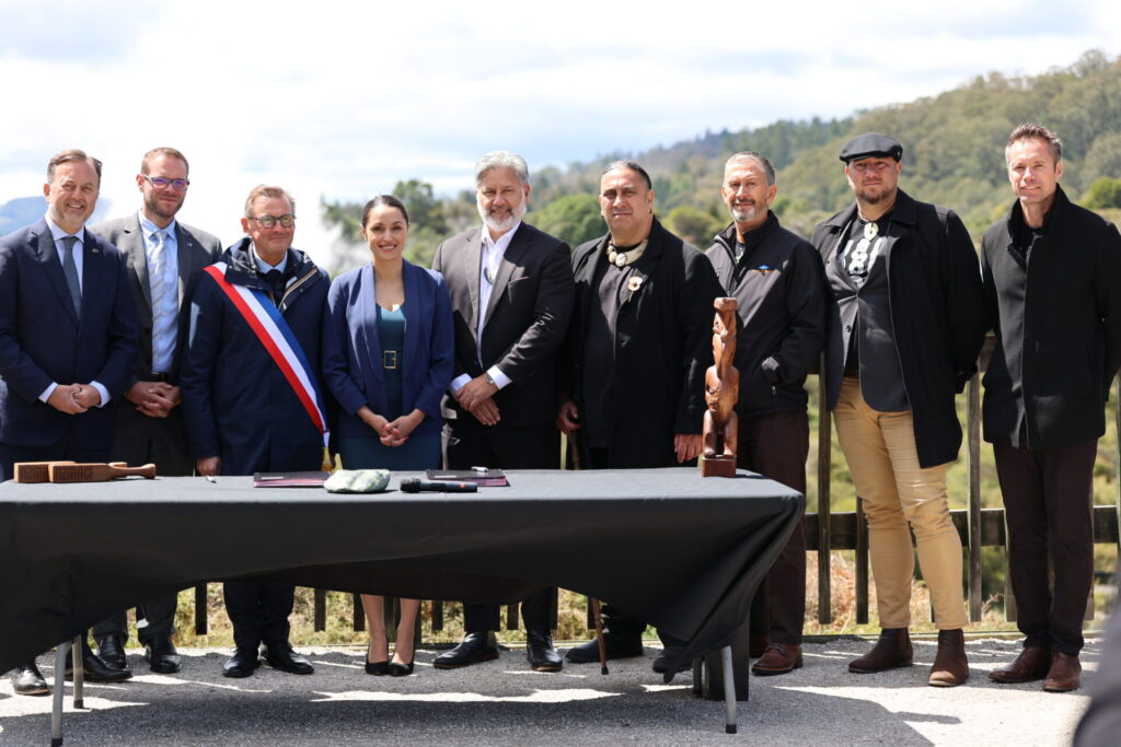 Arras and Rotorua Sign Twinning Charter as Te Puia Carves a Waka Maumahara for France
